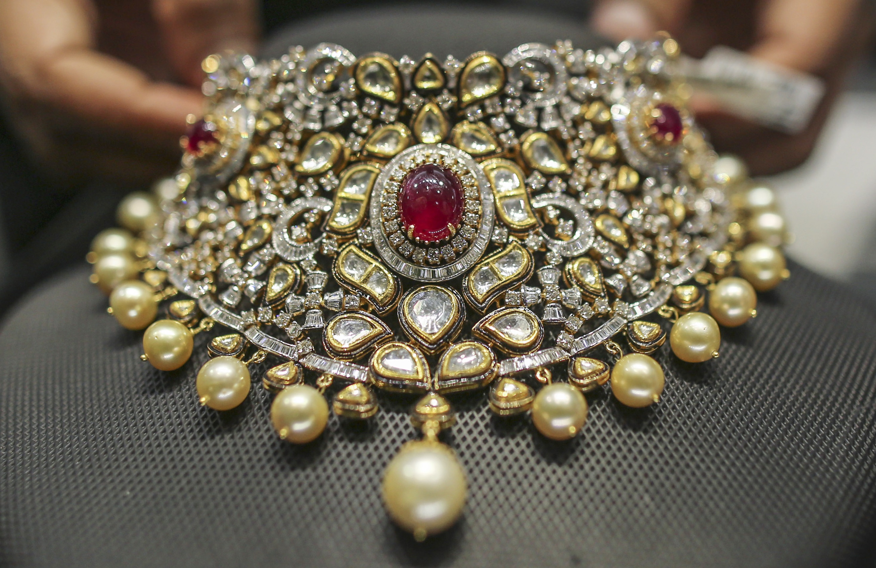 Rajesh Exports  Wins Rs 786 Crore Designer Jewellery Order From UAE